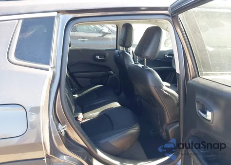 2021 Jeep Compass Latitude Fwd z USA, uszkodzony, nr VIN 3C4NJCBB1MT585747